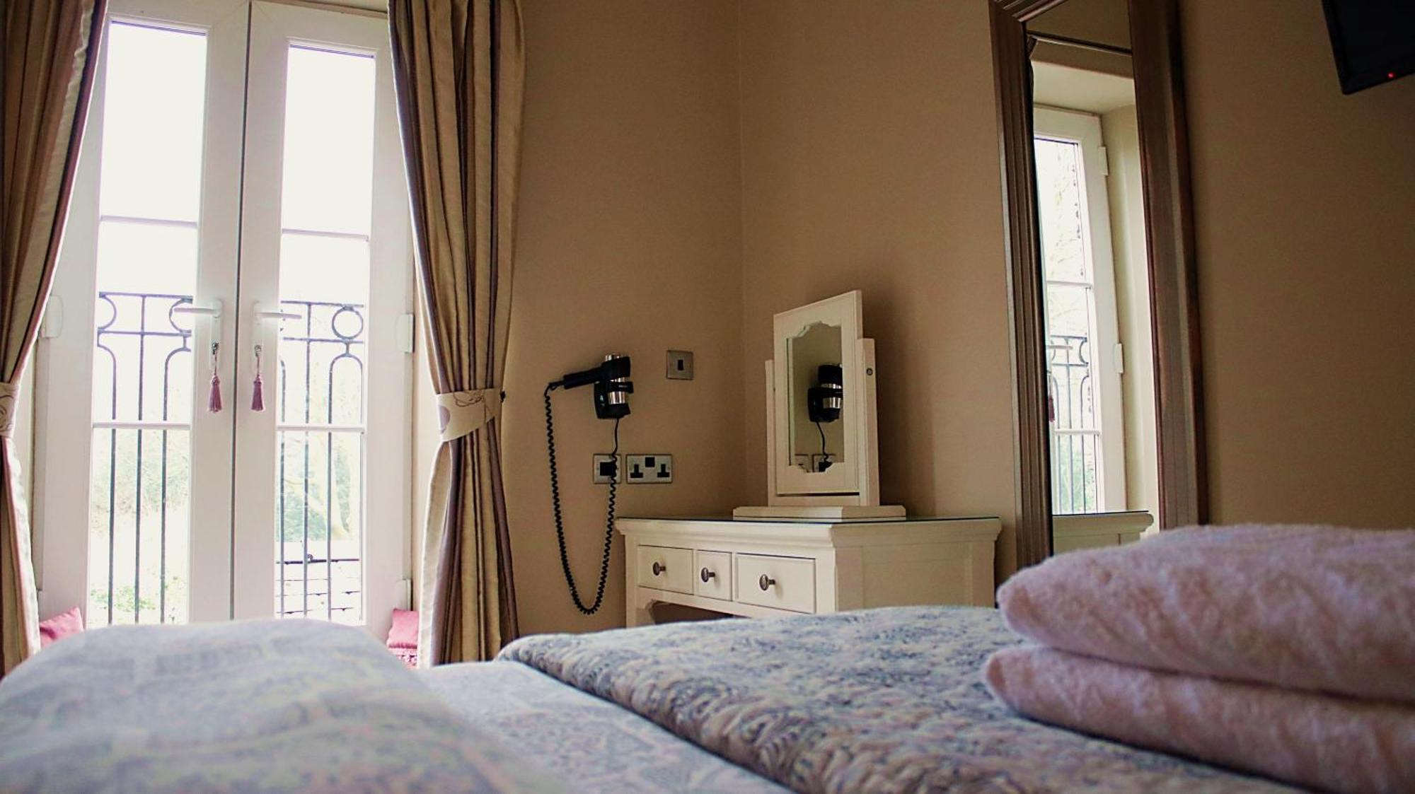 Bowness Bay Suites (Adults Only) Extérieur photo